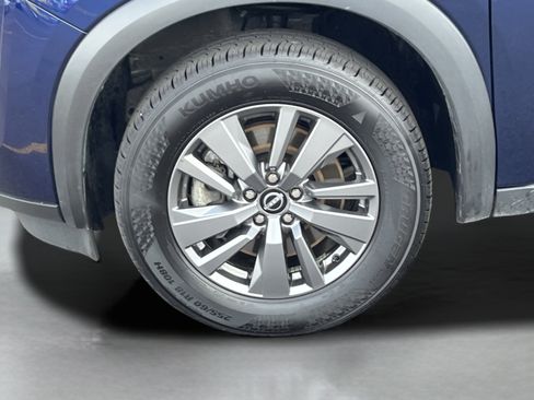 Used 2025 Nissan Pathfinder SV AWD/4WD image 33