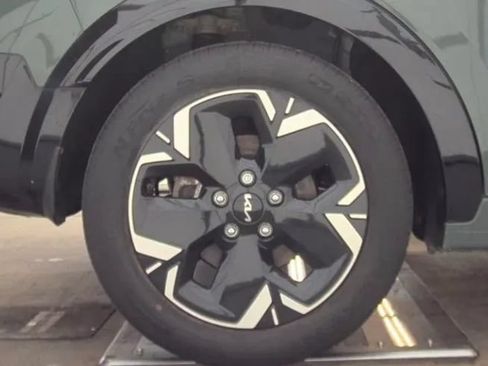 Used 2024 Kia Niro Wind w/ Wind Preserve Package FWD image 9