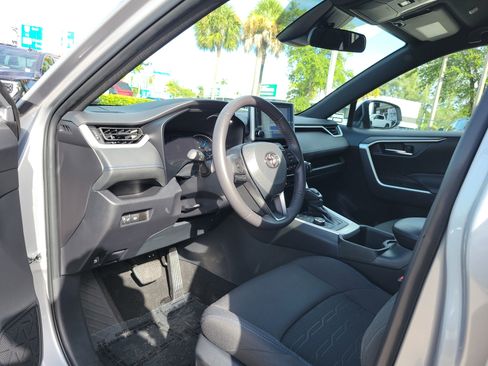 Used 2024 Toyota RAV4 SE image 9