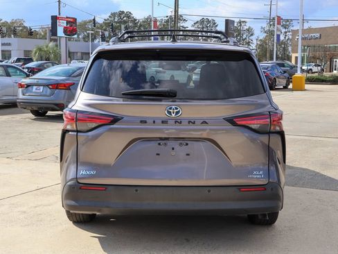 Used 2022 Toyota Sienna XLE image 20