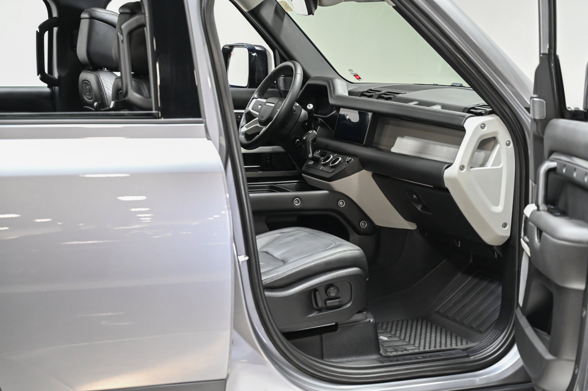 Used 2020 Land Rover Defender 110 HSE AWD/4WD image 22