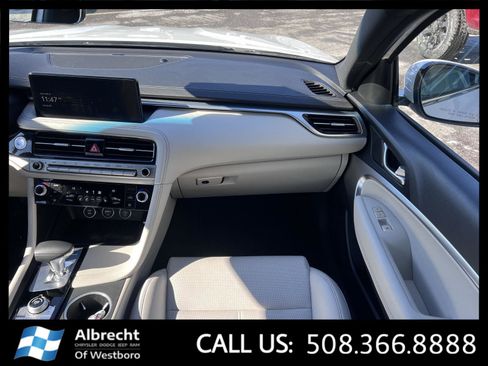 Used 2025 Genesis G70 2.5T image 22