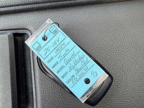 Certified 2024 Toyota Grand Highlander XLE image 32