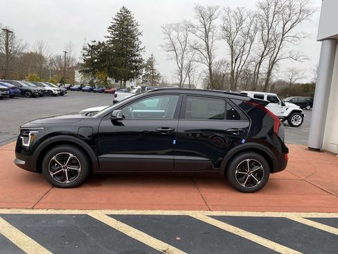 New 2025 Kia Niro EX w/ EX Cold Weather Package image 2