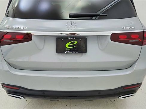 Used 2025 Mercedes-Benz GLS 450 4MATIC image 11