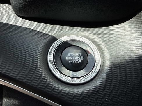 Used 2025 Jeep Grand Cherokee L Laredo RWD image 33
