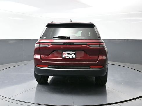 New 2025 Jeep Grand Cherokee Altitude w/ Trailer Tow Package image 13