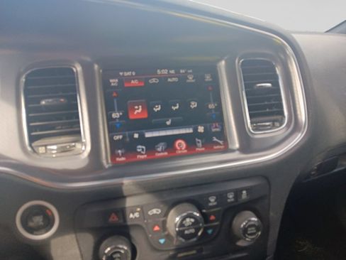 Used 2014 Dodge Charger SXT RWD image 11