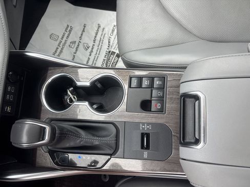 Used 2023 Toyota Highlander Limited image 30