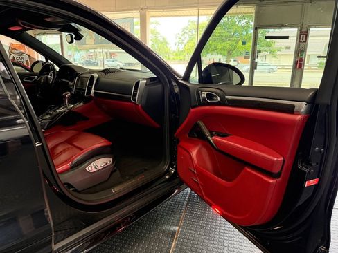 Used 2014 Porsche Cayenne GTS AWD/4WD image 32