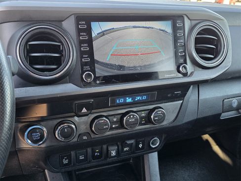 Used 2022 Toyota Tacoma TRD Off-Road image 14