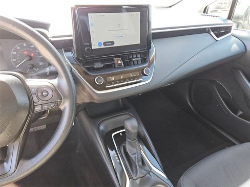 Used 2025 Toyota Corolla LE image 20
