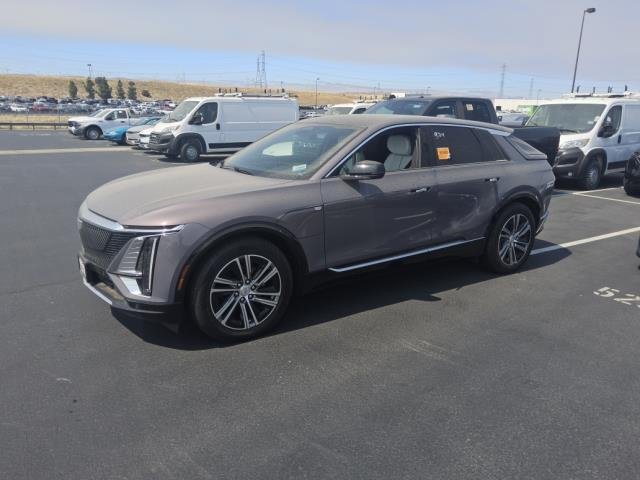 Used 2025 Cadillac Lyriq Luxury AWD/4WD image 6