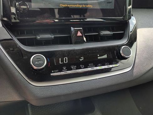 Used 2023 Toyota Corolla LE w/ LE Convenience Package FWD image 17