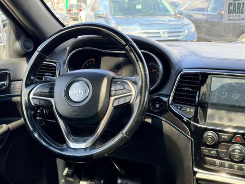 Used 2020 Jeep Grand Cherokee Overland AWD/4WD image 27