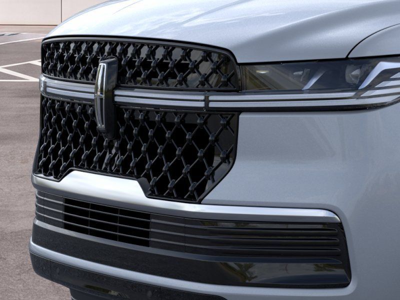 New 2025 Lincoln Navigator Reserve w/ Jet Appearance Package AWD/4WD image 17