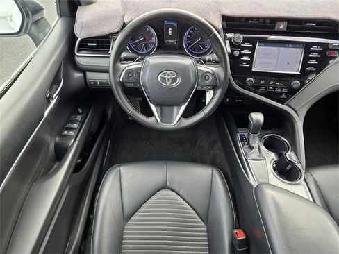 Used 2019 Toyota Camry SE image 11