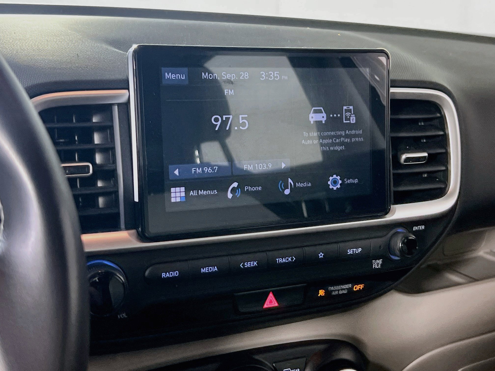 Used 2024 Hyundai Venue SEL FWD image 14