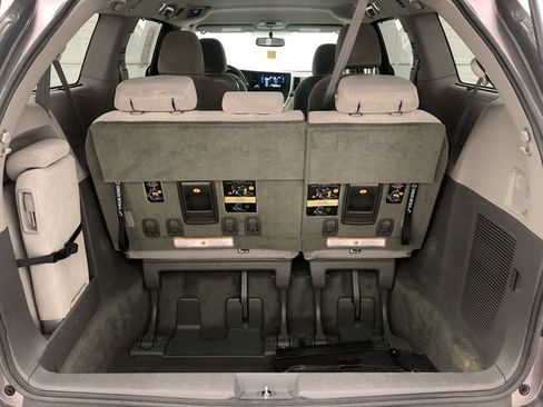 Used 2017 Toyota Sienna LE FWD image 23