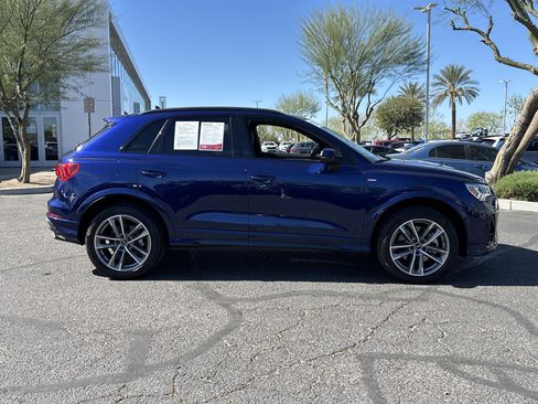 Used 2023 Audi Q3 2.0T Premium w/ Black Optic Sport Package image 5