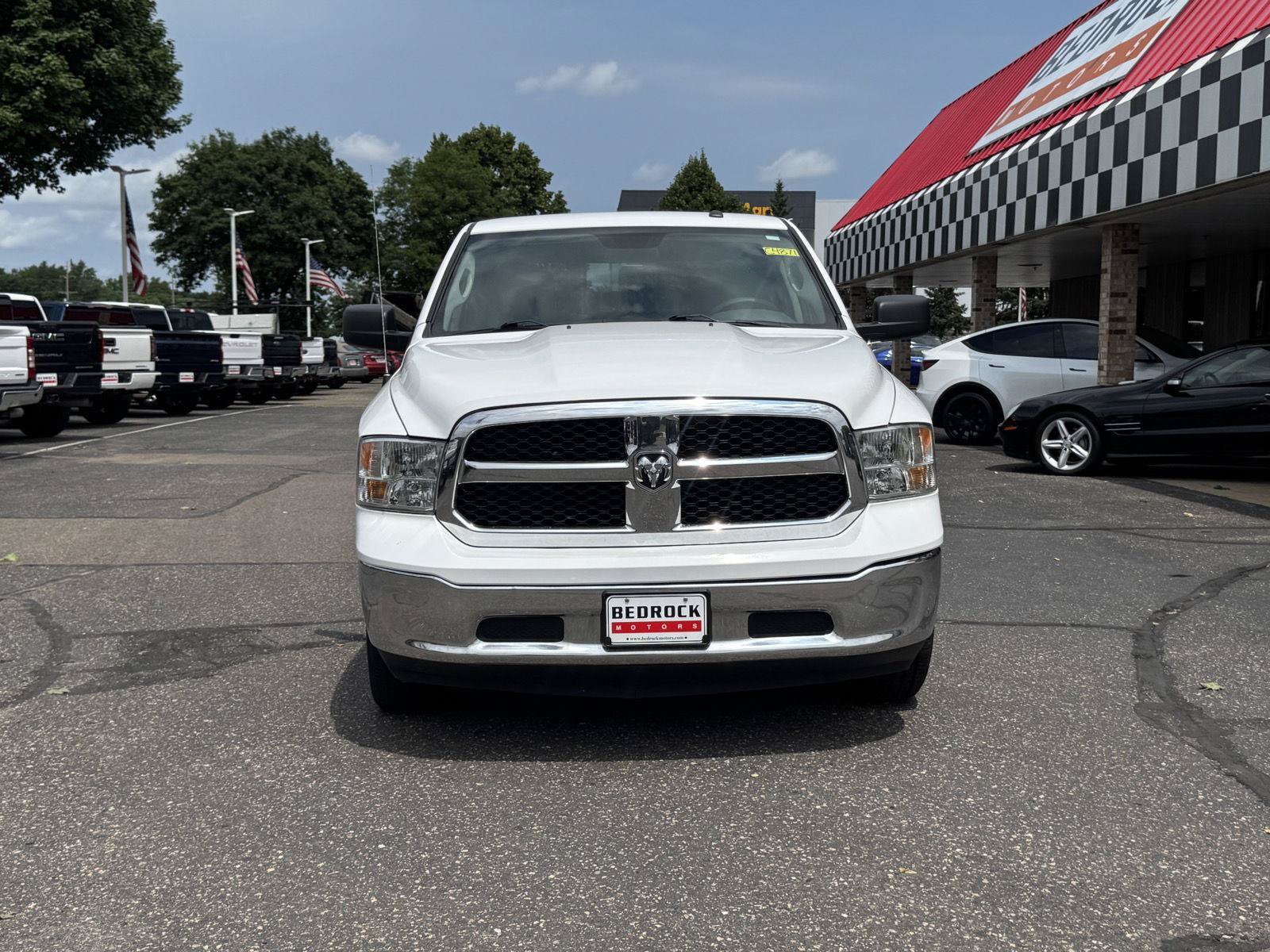 Used 2019 RAM 1500 Classic SLT AWD/4WD image 2