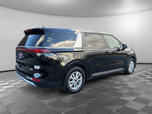 Used 2023 Kia Carnival LX image 7