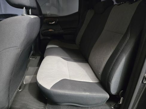 Used 2020 Toyota Tacoma TRD Sport w/ Technology Package image 13