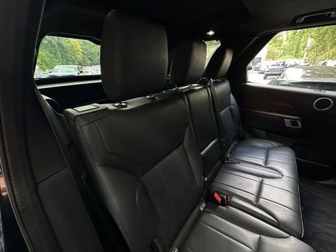 Used 2020 Land Rover Discovery SE image 33