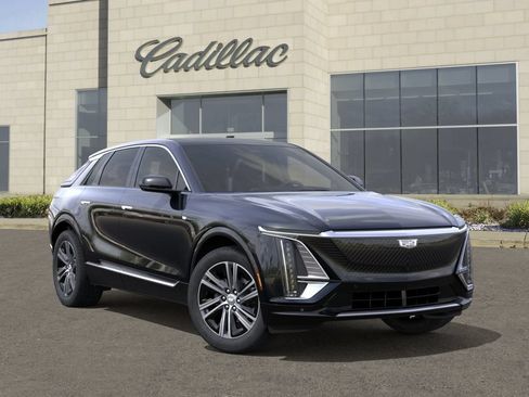 New 2026 Cadillac Lyriq Luxury w/ LPO, Floor Liner Package AWD/4WD image 7