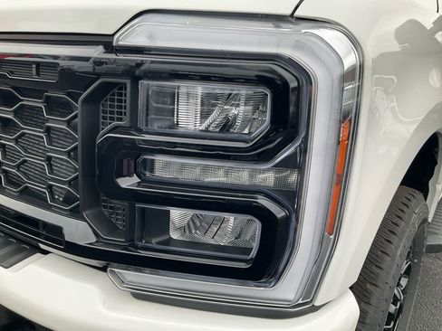 New 2026 Ford F250 Lariat w/ Black Appearance Package AWD/4WD image 8