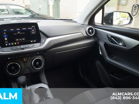 Used 2025 Chevrolet Blazer LT FWD image 18