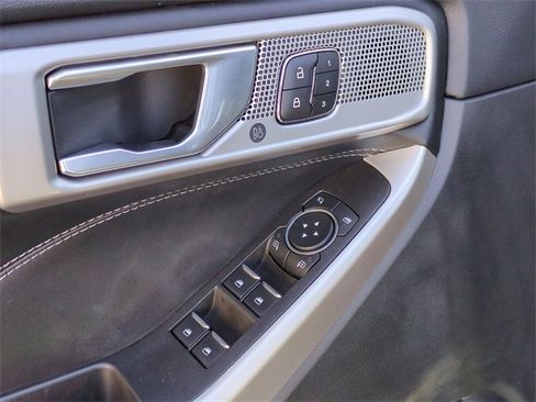 Used 2023 Ford Explorer Limited w/ Equipment Group 301A image 13