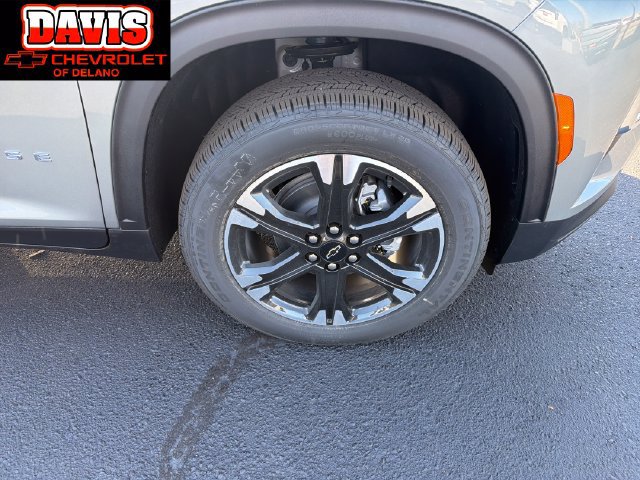 New 2027 Chevrolet Traverse LT w/ Driver Confidence Package AWD/4WD image 11