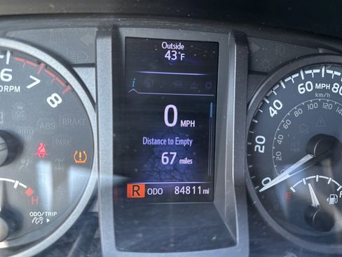 Used 2018 Toyota Tacoma TRD Sport image 10