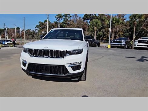 Used 2024 Jeep Grand Cherokee Limited w/ Luxury Tech Group II image 40