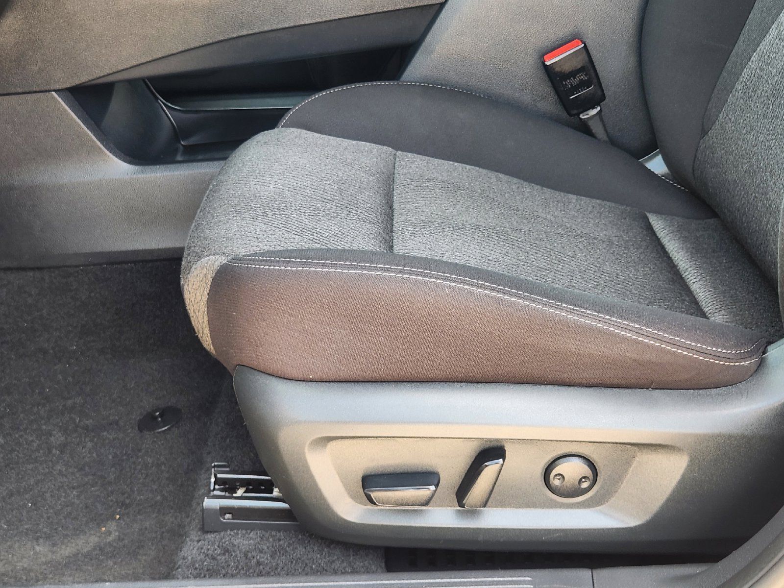 Used 2024 Nissan Rogue SV FWD image 24