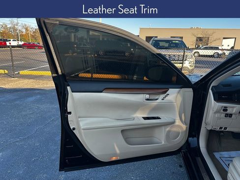 Used 2015 Lexus ES 300h image 23