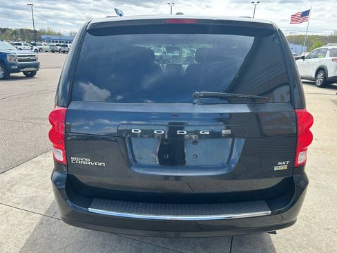 Used 2016 Dodge Grand Caravan SXT FWD image 6
