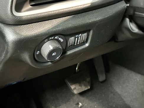 New 2026 Chrysler Pacifica Select image 11