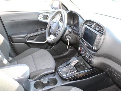 Used 2022 Kia Soul LX w/ Technology Package image 12