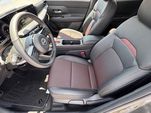 New 2025 Nissan Kicks SR image 9