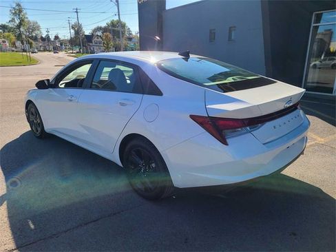 Used 2023 Hyundai Elantra SEL image 9