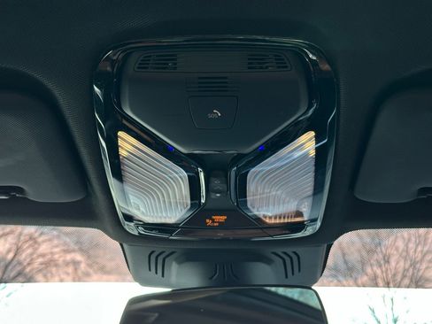 Used 2019 BMW X5 xDrive50i w/ M Sport Package image 23