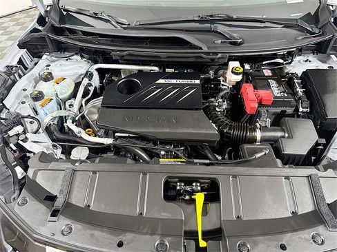 Certified 2025 Nissan Rogue SV image 30