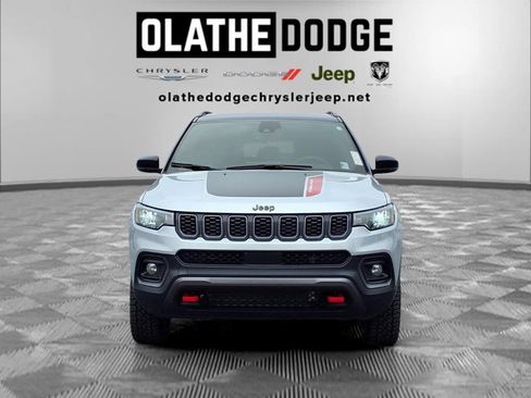 Certified 2025 Jeep Compass Trailhawk AWD/4WD image 32