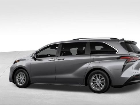 New 2026 Toyota Sienna XLE image 7