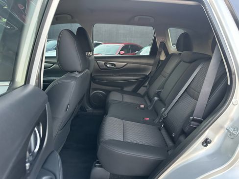 Used 2017 Nissan Rogue SV image 28