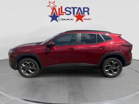 Used 2025 Chevrolet Trax LT FWD image 4