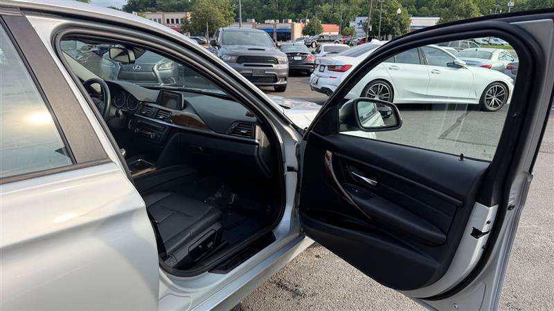Used 2014 BMW 335i xDrive Sedan AWD/4WD image 32