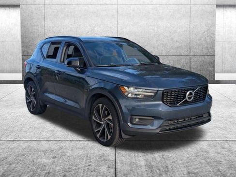 Used 2022 Volvo XC40 T5 R-Design w/ Climate Package image 2